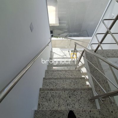 Casa com 181m², 4 quartos (sendo 4 suítes), 2 garagens, no bairro Ingleses em Florianópolis