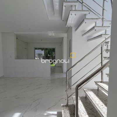 Casa com 181m², 4 quartos (sendo 4 suítes), 2 garagens, no bairro Ingleses em Florianópolis