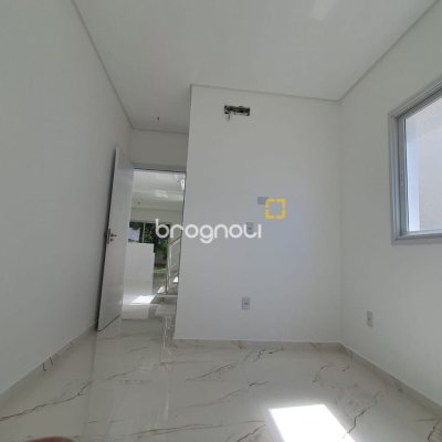 Casa com 181m², 4 quartos (sendo 4 suítes), 2 garagens, no bairro Ingleses em Florianópolis