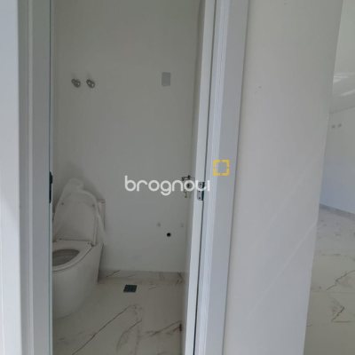 Casa com 181m², 4 quartos (sendo 4 suítes), 2 garagens, no bairro Ingleses em Florianópolis
