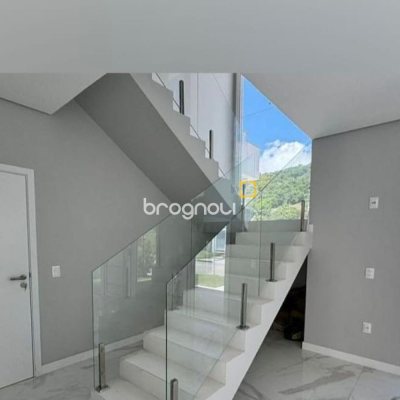 Casa de Condomínio com 400m², 4 quartos (sendo 3 suítes), 4 garagens, no bairro Ingleses em Florianópolis