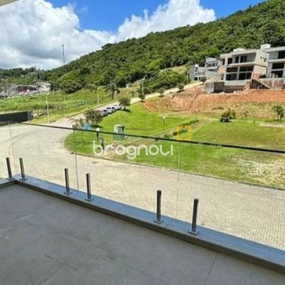 Casa de Condomínio com 400m², 4 quartos (sendo 3 suítes), 4 garagens, no bairro Ingleses em Florianópolis