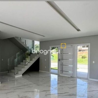 Casa de Condomínio com 400m², 4 quartos (sendo 3 suítes), 4 garagens, no bairro Ingleses em Florianópolis