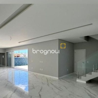 Casa de Condomínio com 400m², 4 quartos (sendo 3 suítes), 4 garagens, no bairro Ingleses em Florianópolis
