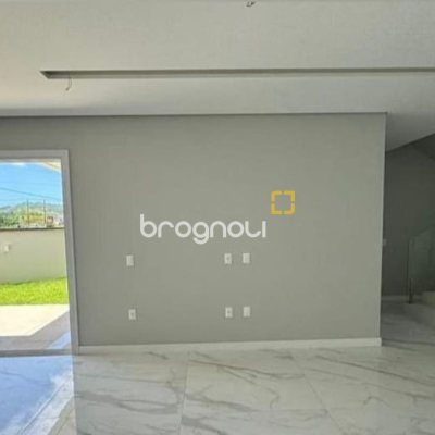 Casa de Condomínio com 400m², 4 quartos (sendo 3 suítes), 4 garagens, no bairro Ingleses em Florianópolis