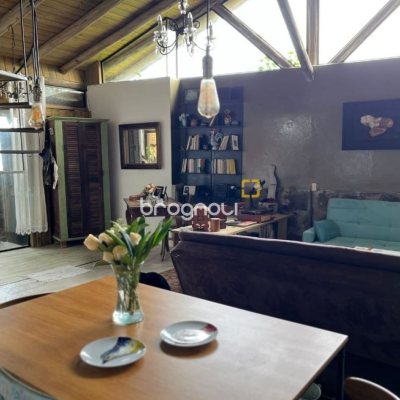 Casa com 135m², 1 quarto, 2 garagens, no bairro Sambaqui em Florianópolis