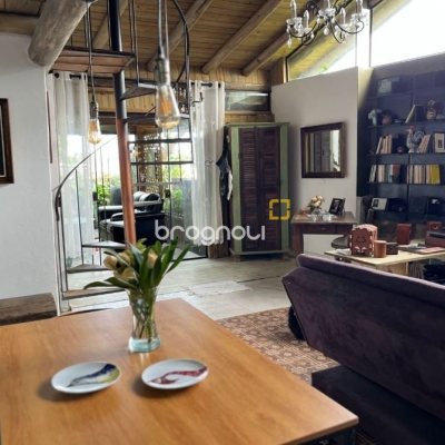 Casa com 135m², 1 quarto, 2 garagens, no bairro Sambaqui em Florianópolis