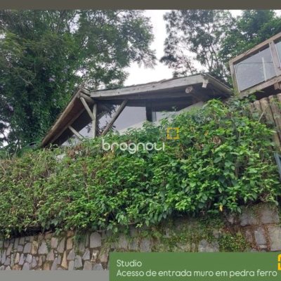 Casa com 135m², 1 quarto, 2 garagens, no bairro Sambaqui em Florianópolis