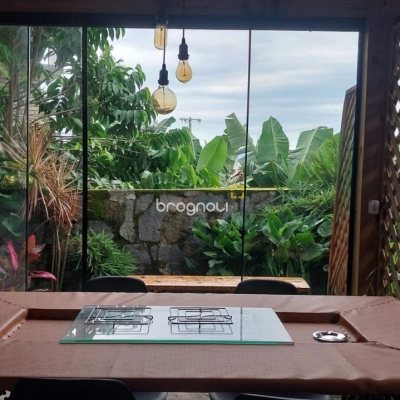 Casa com 135m², 1 quarto, 2 garagens, no bairro Sambaqui em Florianópolis