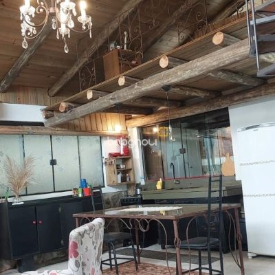 Casa com 135m², 1 quarto, 2 garagens, no bairro Sambaqui em Florianópolis