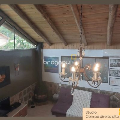 Casa com 135m², 1 quarto, 2 garagens, no bairro Sambaqui em Florianópolis
