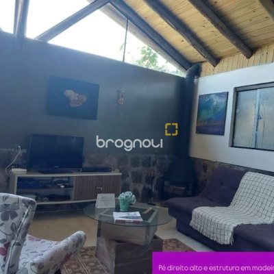 Casa com 135m², 1 quarto, 2 garagens, no bairro Sambaqui em Florianópolis