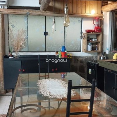 Casa com 135m², 1 quarto, 2 garagens, no bairro Sambaqui em Florianópolis
