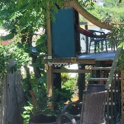 Casa com 135m², 1 quarto, 2 garagens, no bairro Sambaqui em Florianópolis
