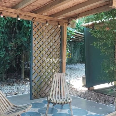 Casa com 135m², 1 quarto, 2 garagens, no bairro Sambaqui em Florianópolis
