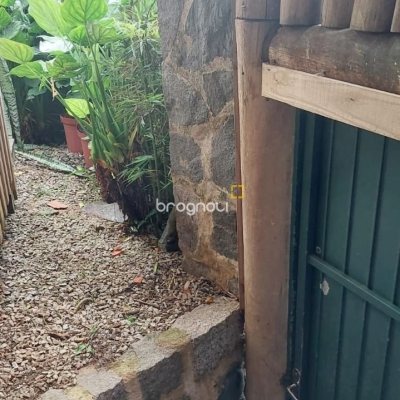 Casa com 135m², 1 quarto, 2 garagens, no bairro Sambaqui em Florianópolis