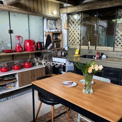 Casa com 135m², 1 quarto, 2 garagens, no bairro Sambaqui em Florianópolis