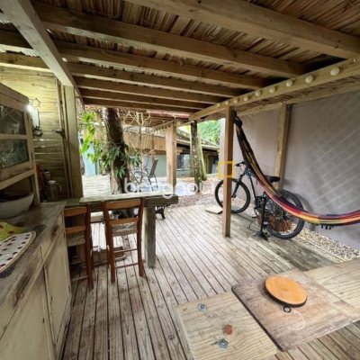 Casa com 135m², 1 quarto, 2 garagens, no bairro Sambaqui em Florianópolis
