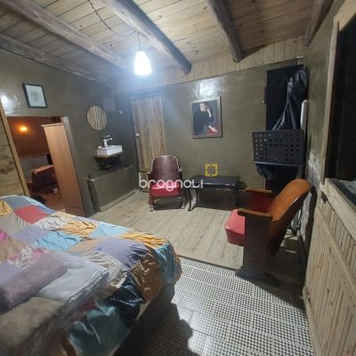 Casa com 135m², 1 quarto, 2 garagens, no bairro Sambaqui em Florianópolis