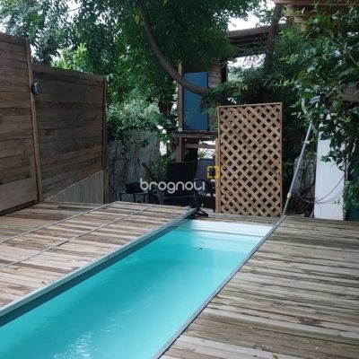 Casa com 135m², 1 quarto, 2 garagens, no bairro Sambaqui em Florianópolis