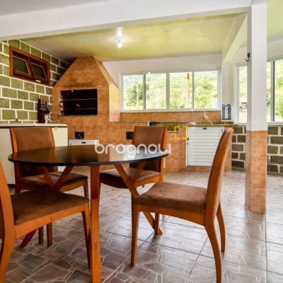 Sítio com 320m², 4 quartos (sendo 3 suítes), 4 garagens, no bairro Ribeirão da Ilha em Florianópolis