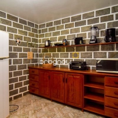 Sítio com 320m², 4 quartos (sendo 3 suítes), 4 garagens, no bairro Ribeirão da Ilha em Florianópolis