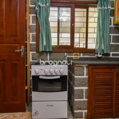 Sítio com 320m², 4 quartos (sendo 3 suítes), 4 garagens, no bairro Ribeirão da Ilha em Florianópolis