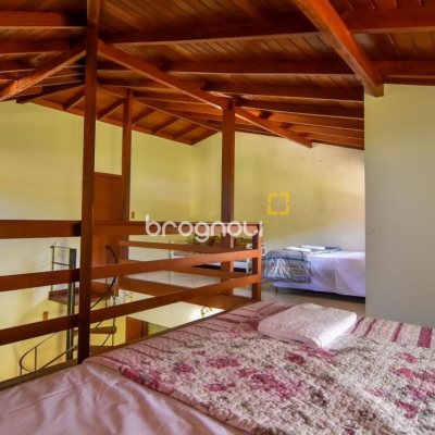 Sítio com 320m², 4 quartos (sendo 3 suítes), 4 garagens, no bairro Ribeirão da Ilha em Florianópolis