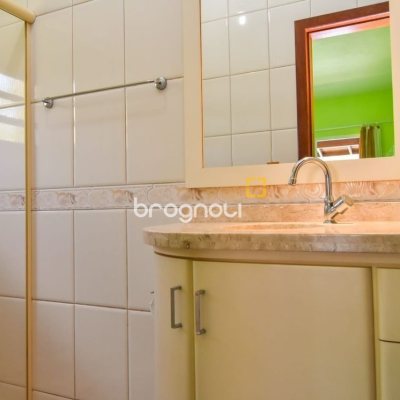 Sítio com 320m², 4 quartos (sendo 3 suítes), 4 garagens, no bairro Ribeirão da Ilha em Florianópolis