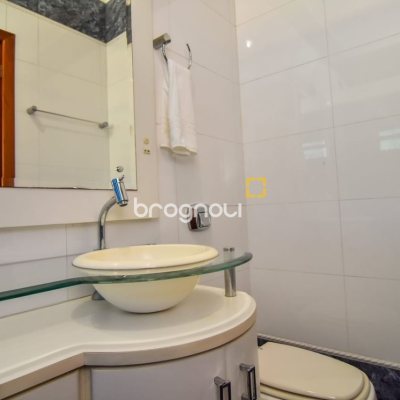 Sítio com 320m², 4 quartos (sendo 3 suítes), 4 garagens, no bairro Ribeirão da Ilha em Florianópolis