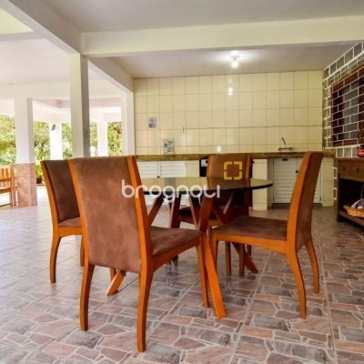 Sítio com 320m², 4 quartos (sendo 3 suítes), 4 garagens, no bairro Ribeirão da Ilha em Florianópolis