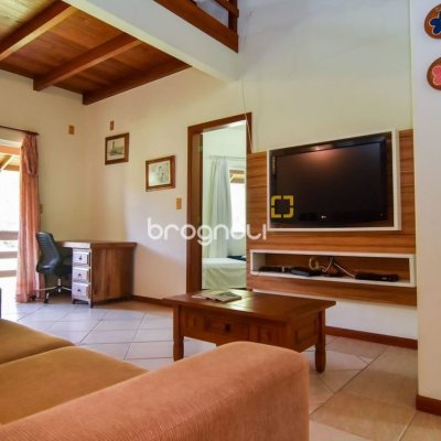 Sítio com 320m², 4 quartos (sendo 3 suítes), 4 garagens, no bairro Ribeirão da Ilha em Florianópolis