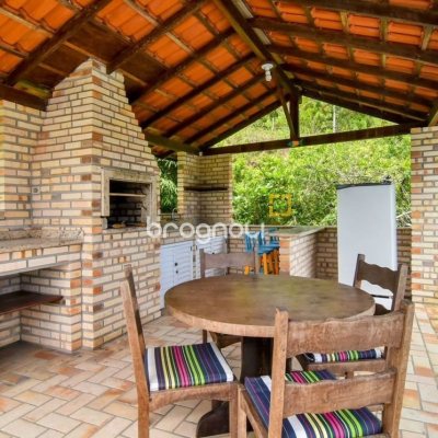 Sítio com 320m², 4 quartos (sendo 3 suítes), 4 garagens, no bairro Ribeirão da Ilha em Florianópolis