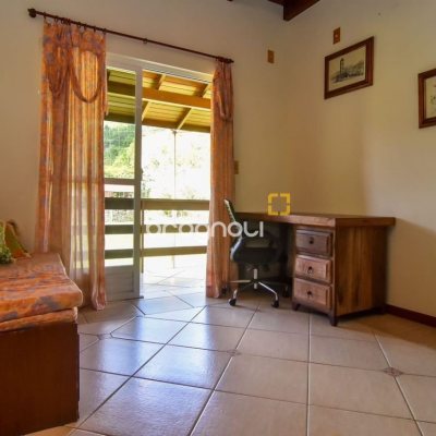 Sítio com 320m², 4 quartos (sendo 3 suítes), 4 garagens, no bairro Ribeirão da Ilha em Florianópolis