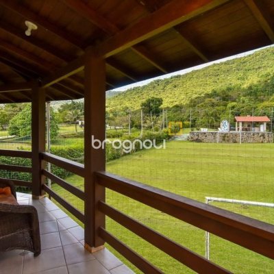 Sítio com 320m², 4 quartos (sendo 3 suítes), 4 garagens, no bairro Ribeirão da Ilha em Florianópolis
