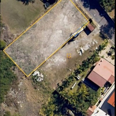 Terreno com 704m², no bairro Ponta de Baixo em São José