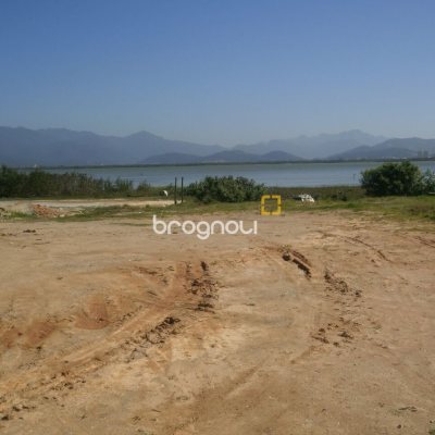 Terreno com 704m², no bairro Ponta de Baixo em São José