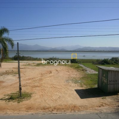 Terreno com 704m², no bairro Ponta de Baixo em São José