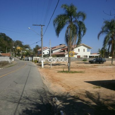 Terreno com 704m², no bairro Ponta de Baixo em São José