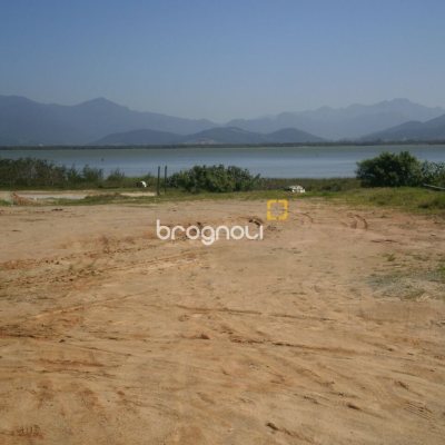 Terreno com 704m², no bairro Ponta de Baixo em São José