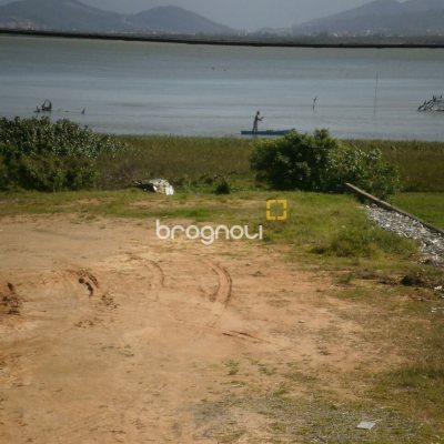 Terreno com 704m², no bairro Ponta de Baixo em São José