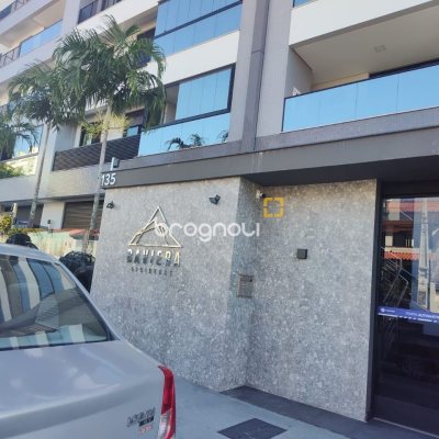 Apartamento com 98m², 3 quartos (sendo 3 suítes), 3 garagens, no bairro Trindade em Florianópolis