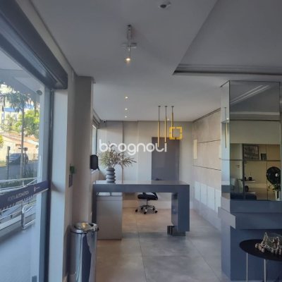 Apartamento com 98m², 3 quartos (sendo 3 suítes), 3 garagens, no bairro Trindade em Florianópolis