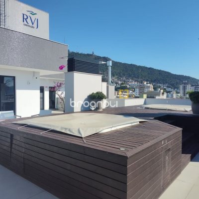 Apartamento com 98m², 3 quartos (sendo 3 suítes), 3 garagens, no bairro Trindade em Florianópolis