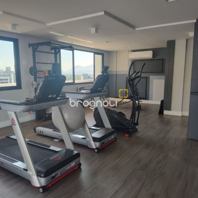 Apartamento com 98m², 3 quartos (sendo 3 suítes), 3 garagens, no bairro Trindade em Florianópolis