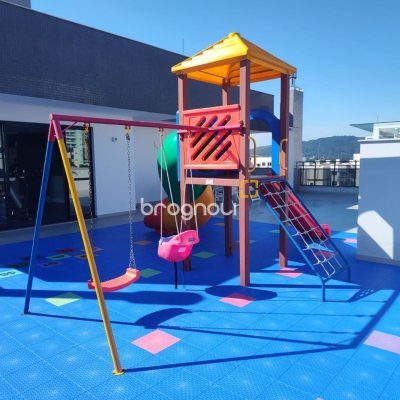 Apartamento com 98m², 3 quartos (sendo 3 suítes), 3 garagens, no bairro Trindade em Florianópolis