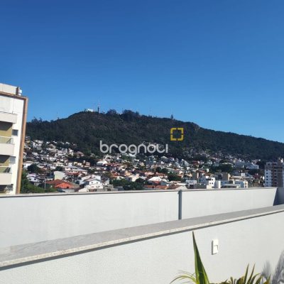 Apartamento com 98m², 3 quartos (sendo 3 suítes), 3 garagens, no bairro Trindade em Florianópolis