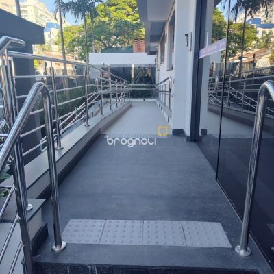 Apartamento com 98m², 3 quartos (sendo 3 suítes), 3 garagens, no bairro Trindade em Florianópolis