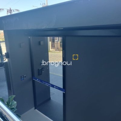 Apartamento com 98m², 3 quartos (sendo 3 suítes), 3 garagens, no bairro Trindade em Florianópolis