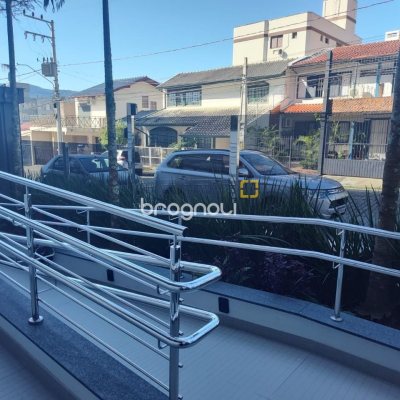 Apartamento com 98m², 3 quartos (sendo 3 suítes), 3 garagens, no bairro Trindade em Florianópolis